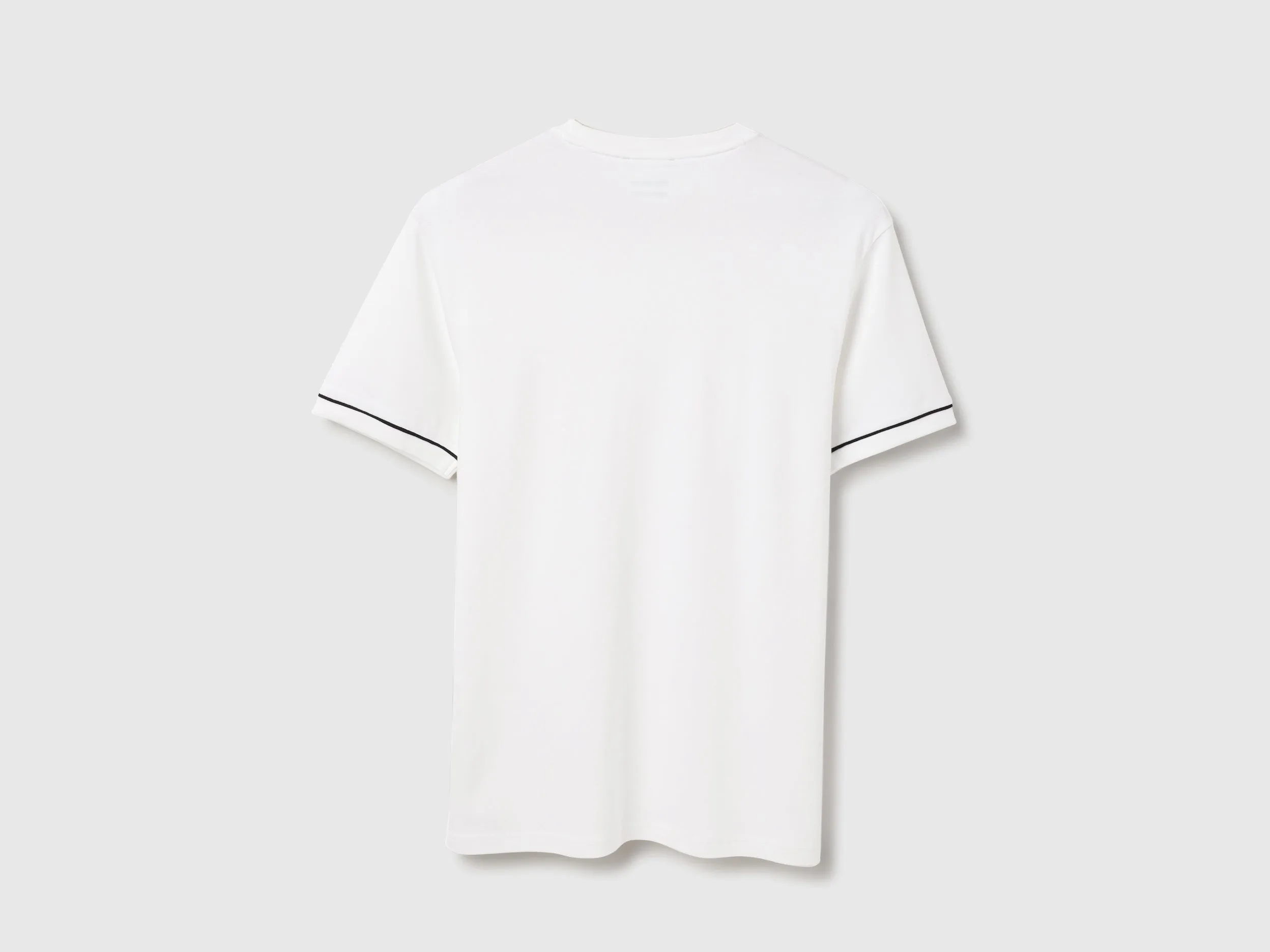 Relaxed Fit Round Neck Solid Tshirt