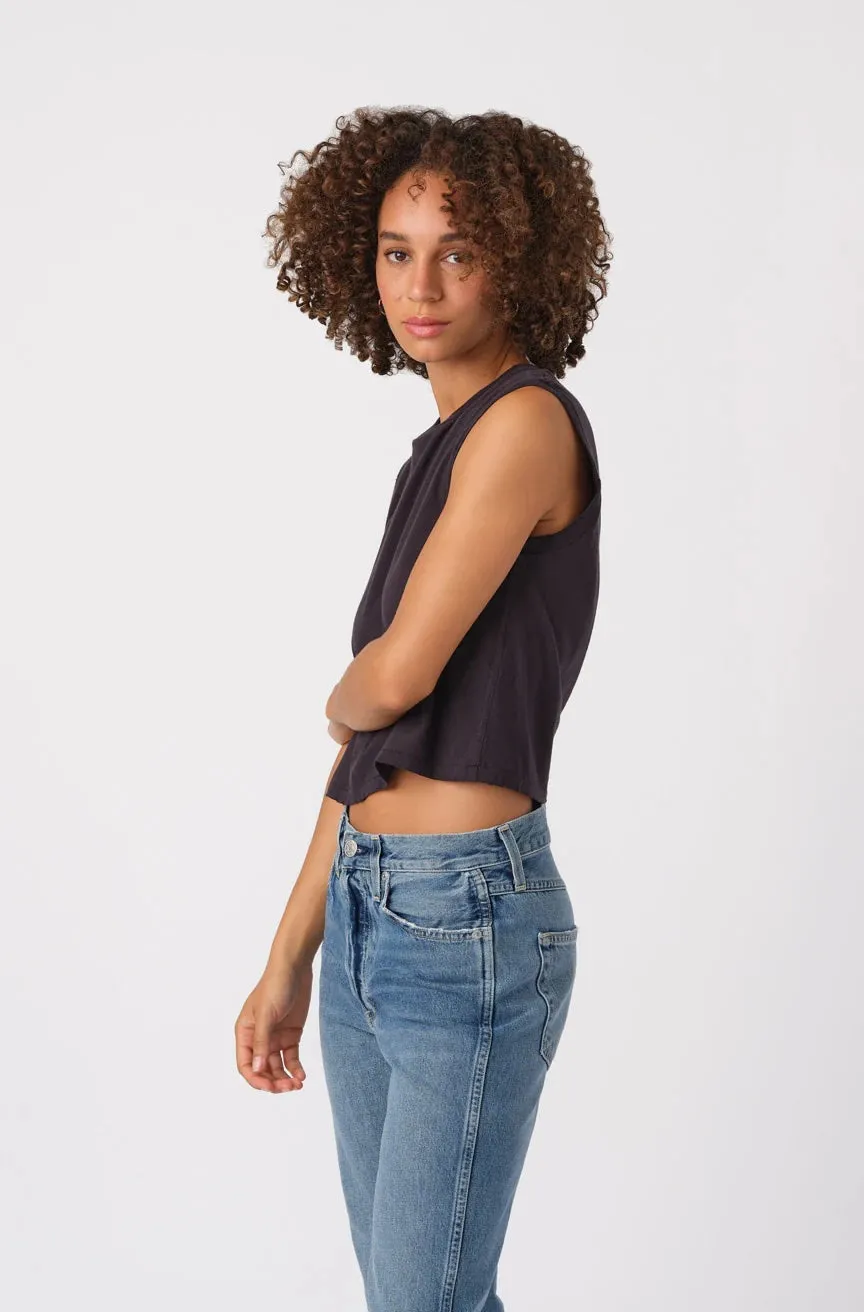 SLEEVELESS BABE TEE IN VINTAGE BLACK