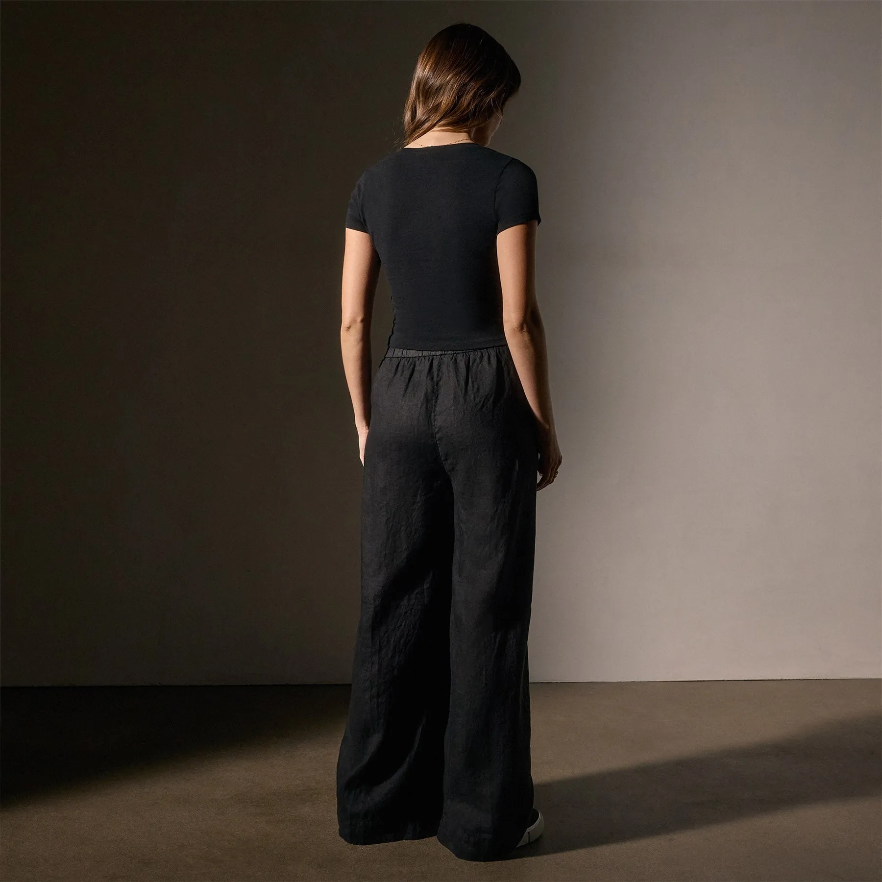 V Neck Cropped Tee - Black