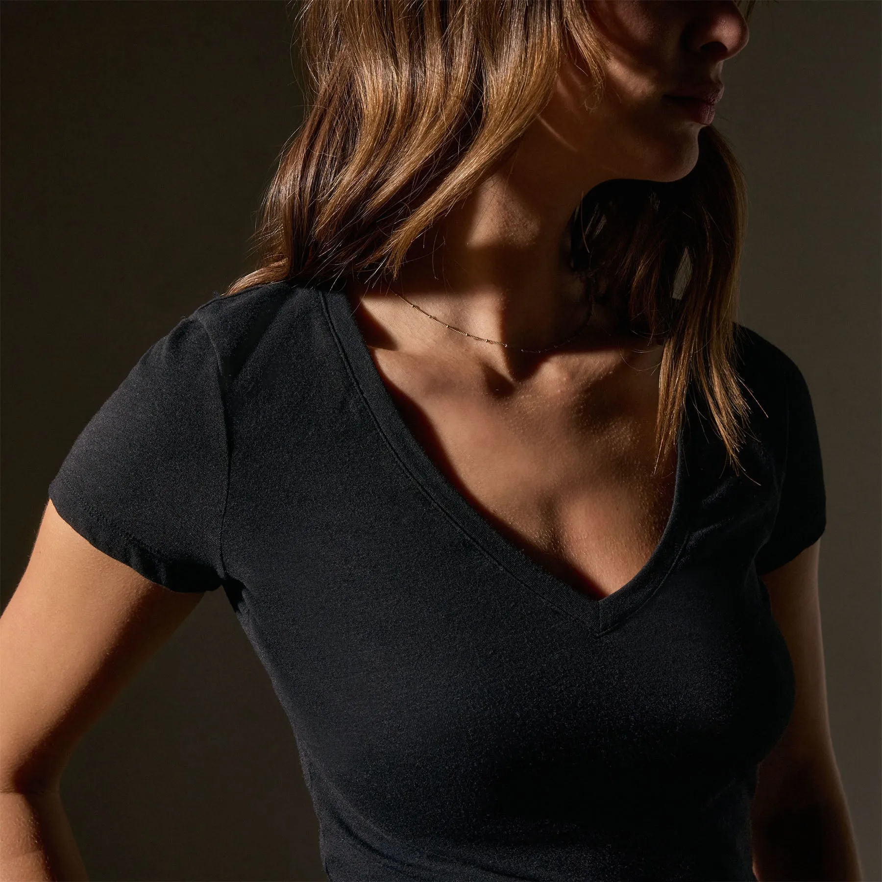 V Neck Cropped Tee - Black